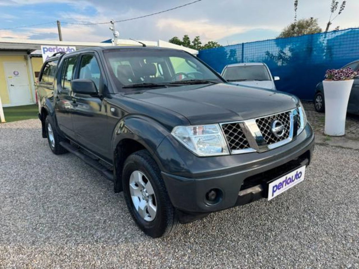 Nissan Navara 2.5 dCi 4 porte Double Cab LE (2)