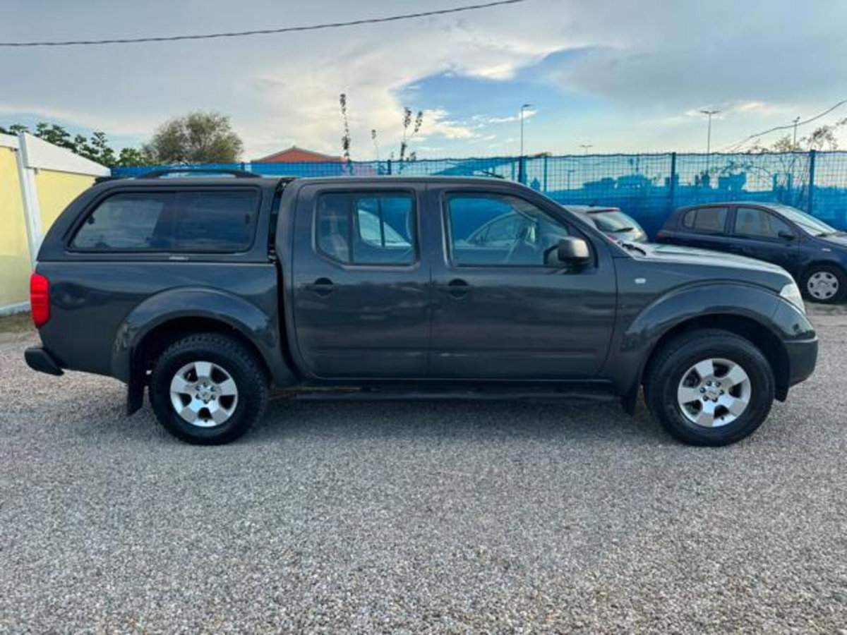 Nissan Navara 2.5 dCi 4 porte Double Cab LE (3)