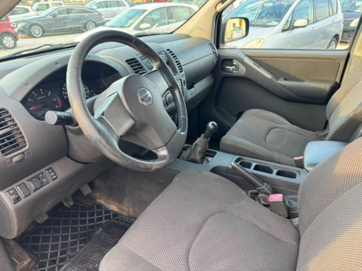Nissan Navara 2.5 dCi 4 porte Double Cab LE (9)