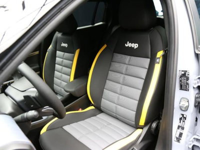 Jeep Avenger 1.2 turbo e-hybrid mhev The North Face 4xe 145cv edct6 (9)