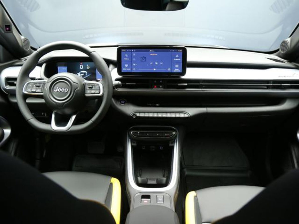 Jeep Avenger 1.2 turbo e-hybrid mhev The North Face 4xe 145cv edct6 (13)