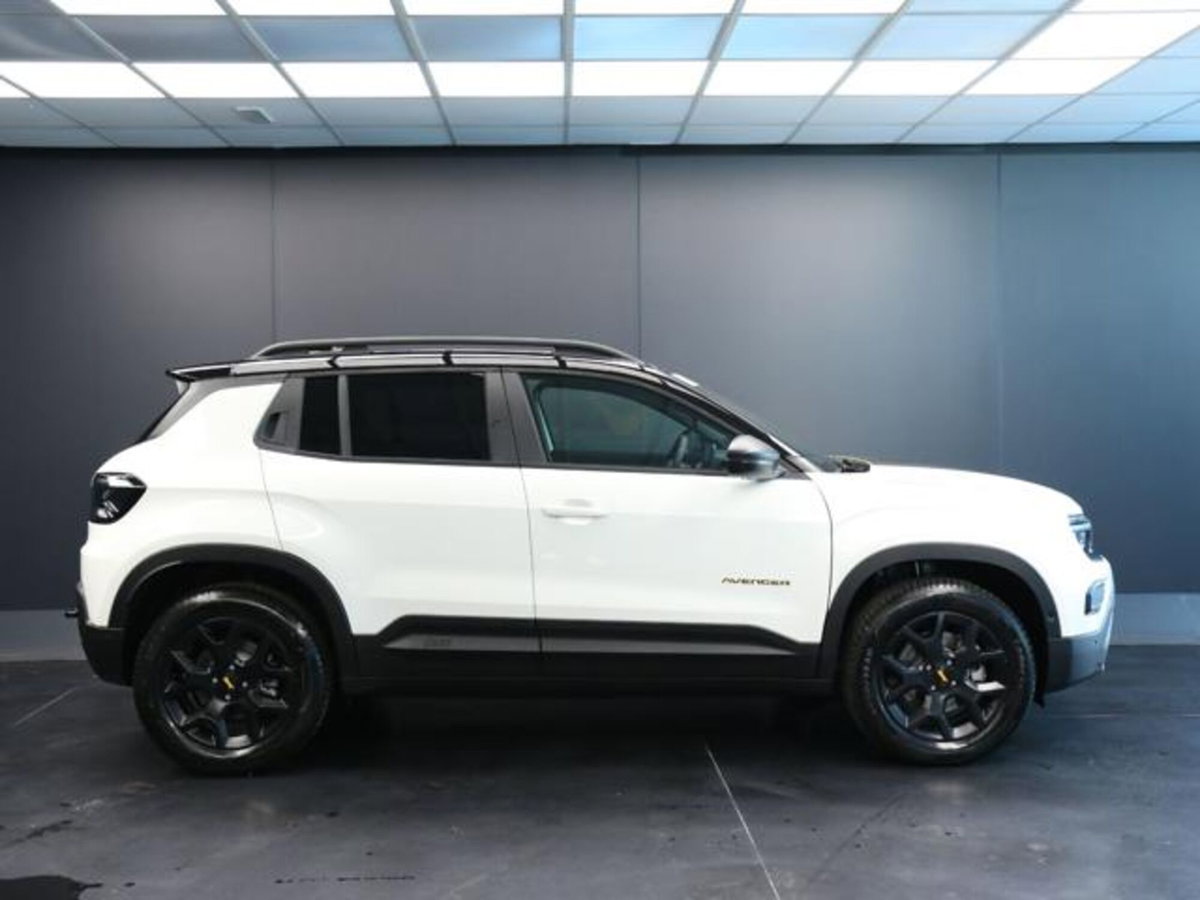 Jeep Avenger 1.2 turbo e-hybrid mhev The North Face 4xe 145cv edct6 (6)