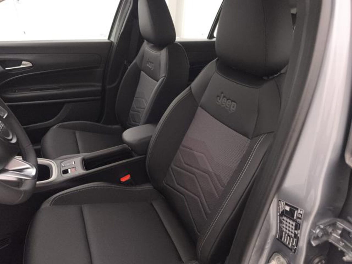 Jeep Avenger 1.2 turbo e-hybrid mhev Altitude fwd 110cv edct6 (11)