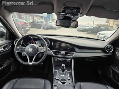 Alfa Romeo Giulia 2.2 Turbodiesel 180 CV AT8 AWD Q4 Super (9)