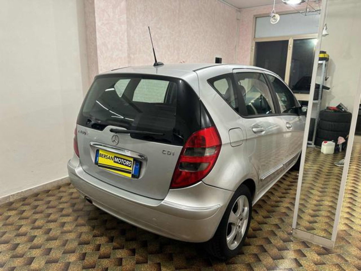 Mercedes-Benz Classe A 180 CDI Elegance (2)