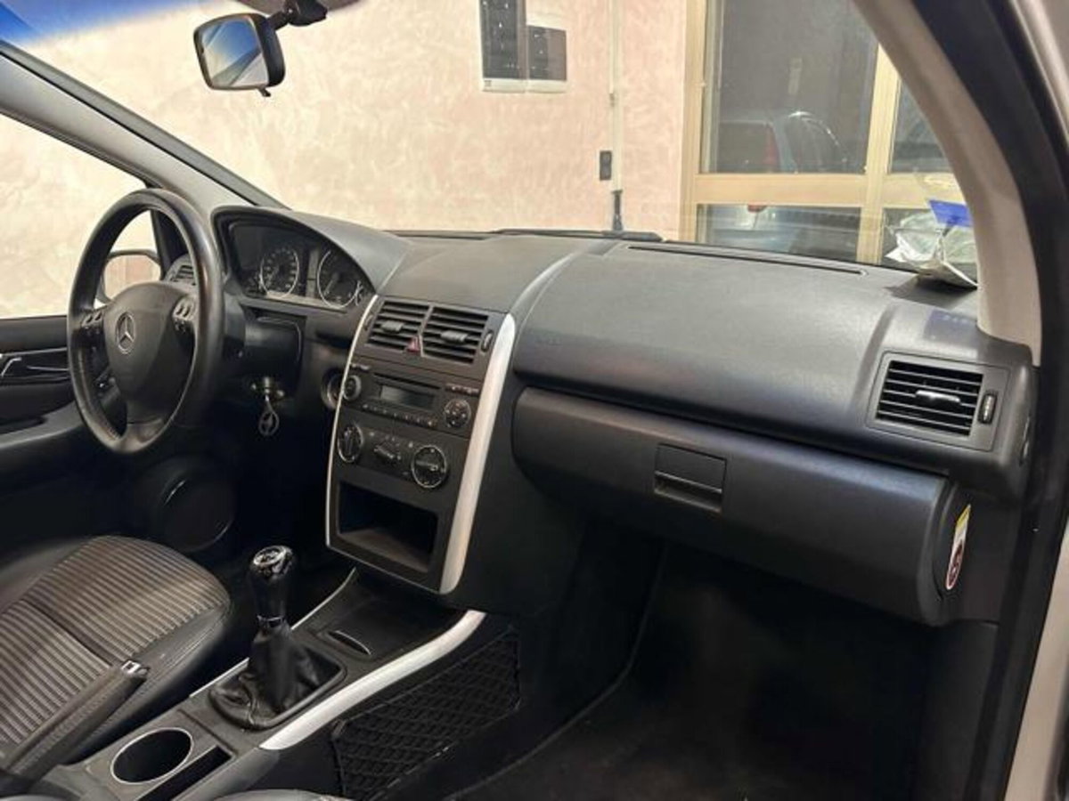 Mercedes-Benz Classe A 180 CDI Elegance (9)