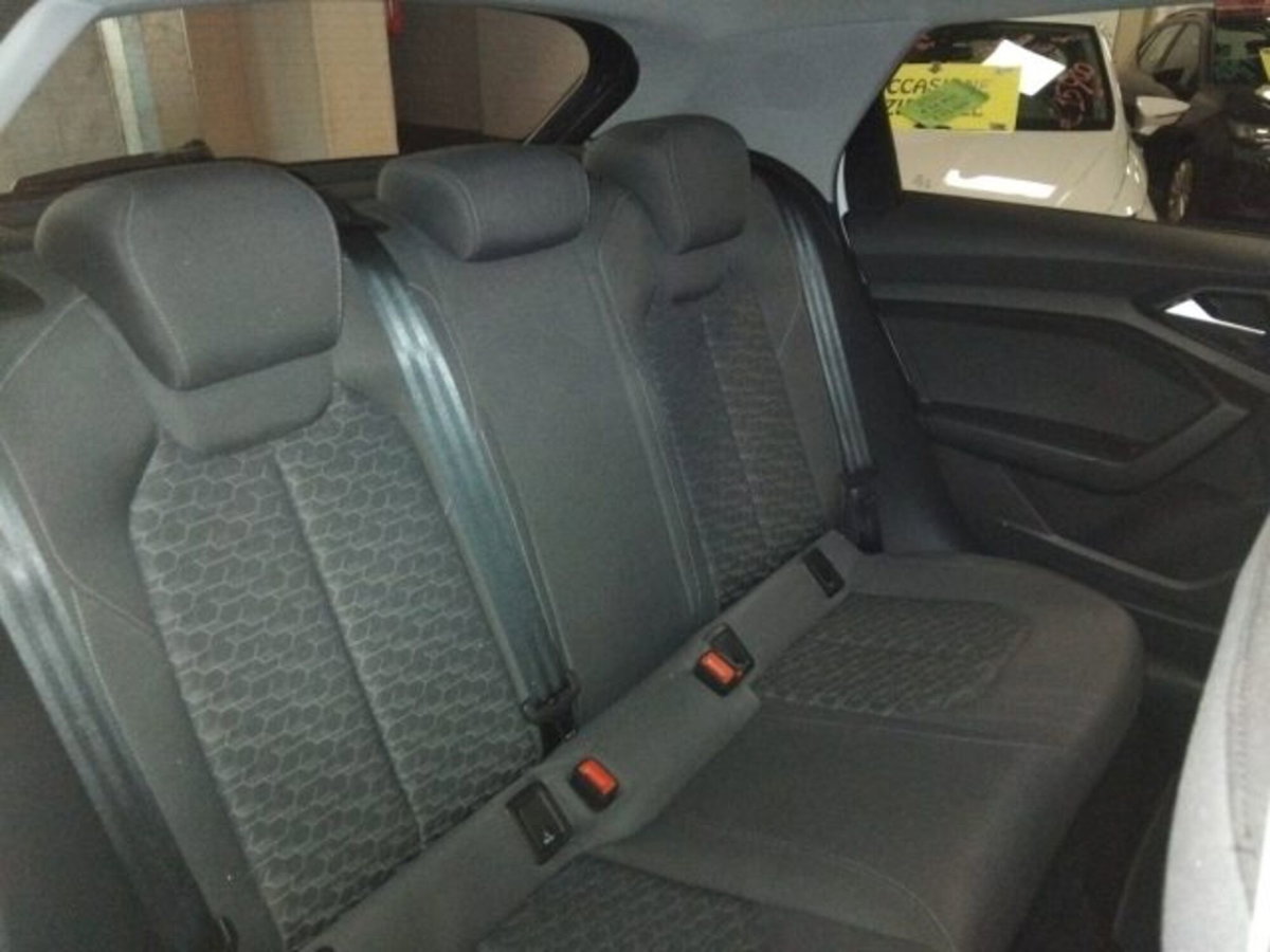 Audi A1 citycarver 30 TFSI S tronic Identity Contrast (11)