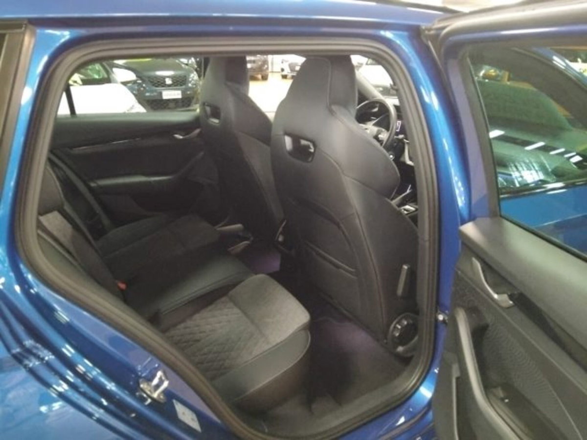 Skoda Octavia Station Wagon 2.0 tdi Sportline 150cv dsg (14)