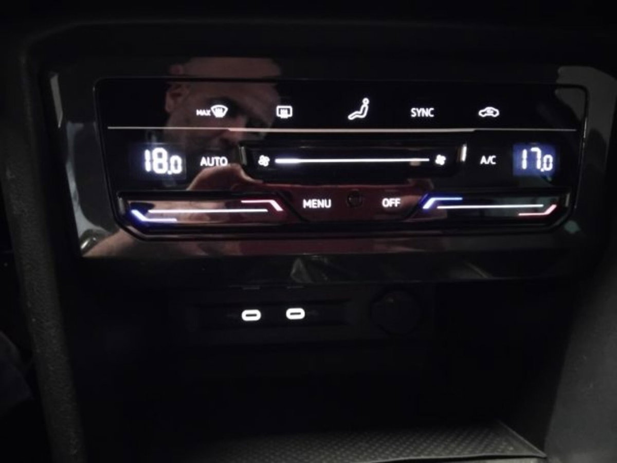 Volkswagen Tiguan Allspace 2.0 tdi R-Line 150cv dsg (19)