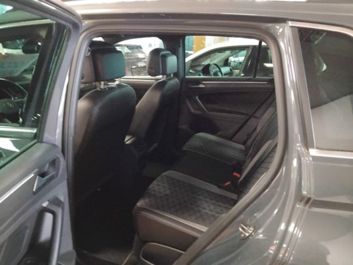 Volkswagen Tiguan Allspace 2.0 tdi R-Line 150cv dsg (9)