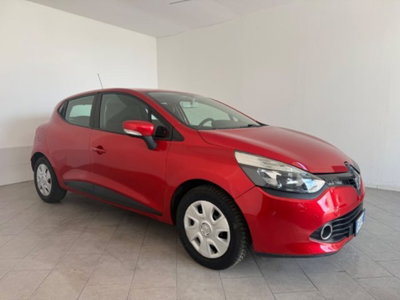 Renault Clio 1.2 75CV 5 porte Wave (2)
