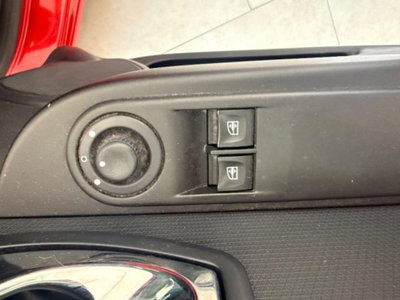 Renault Clio 1.2 75CV 5 porte Wave (6)
