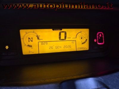 Citroen C4 1.6 HDi 110CV FAP Elegance (9)