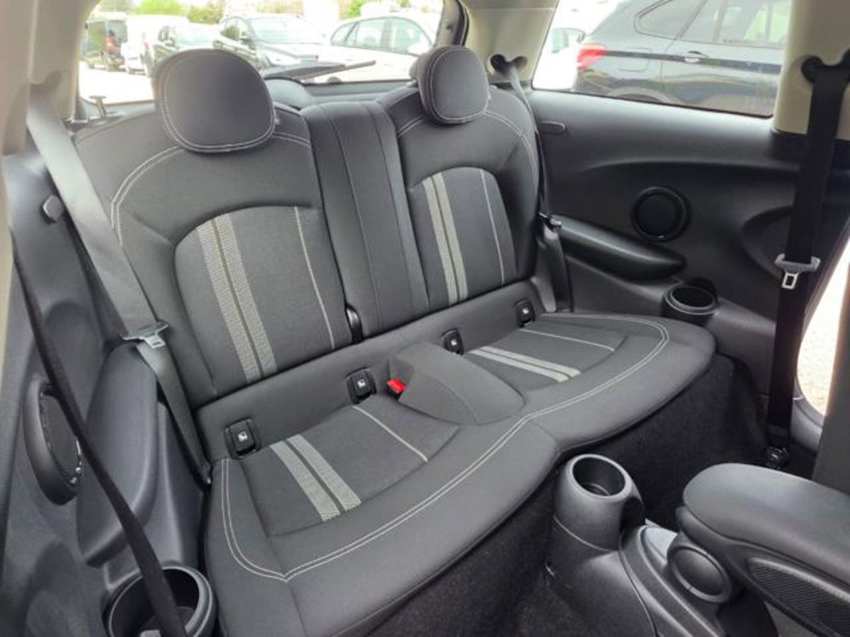 MINI Mini Cooper SE Resolute (9)