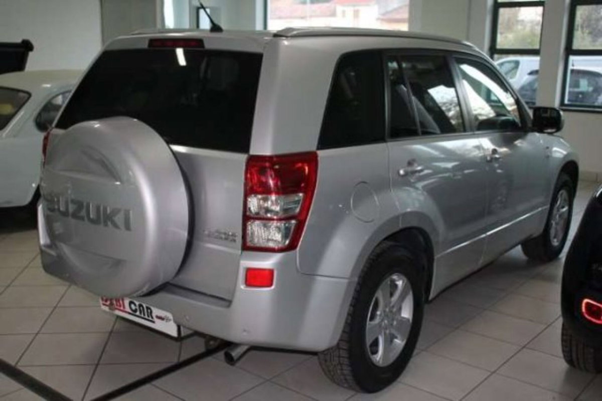 Suzuki Grand Vitara 1.9 DDiS 3p. Evolution Navi (3)