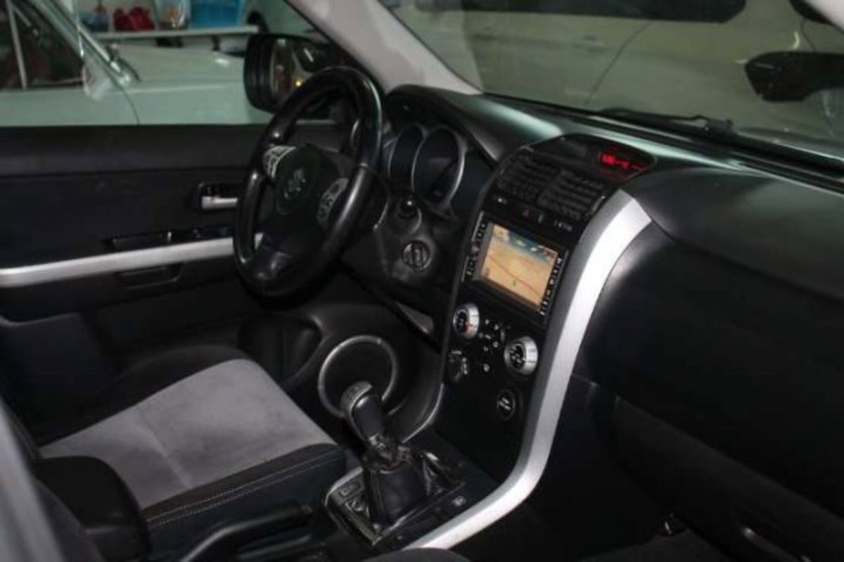 Suzuki Grand Vitara 1.9 DDiS 3p. Evolution Navi (8)
