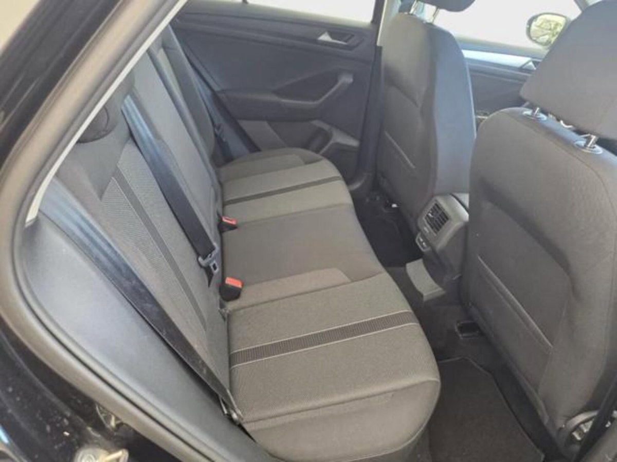 Volkswagen T-Roc 2.0 tdi R-Line 4motion 150cv dsg (9)