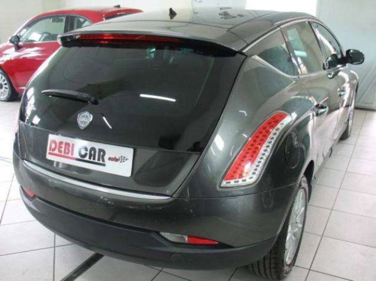 Lancia Delta 1.6 MJT DPF Gold (6)