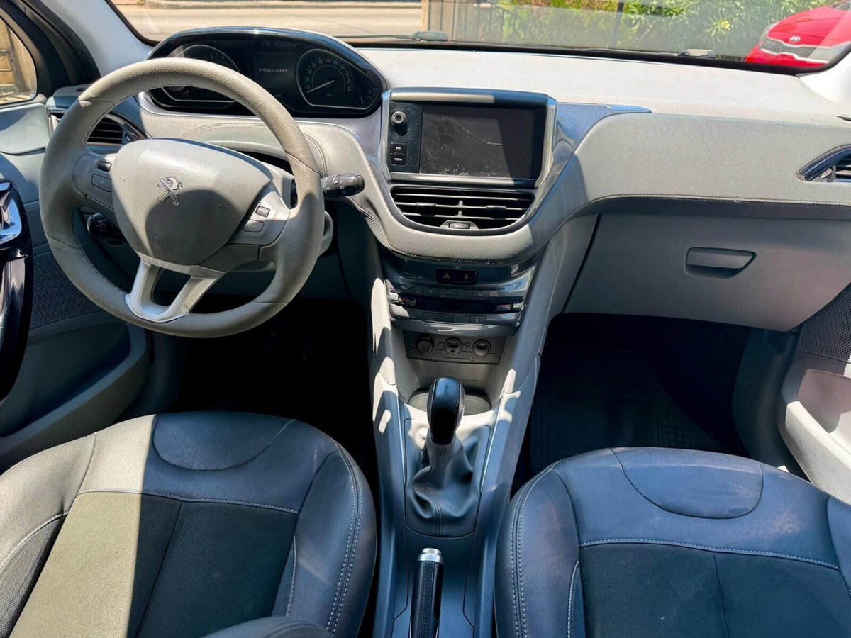 Peugeot 208 VTi 82 CV 5 porte Allure (10)