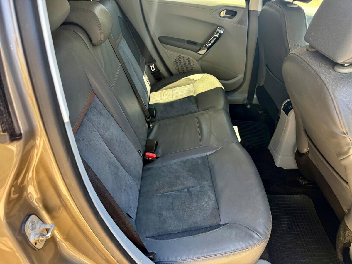 Peugeot 208 VTi 82 CV 5 porte Allure (11)