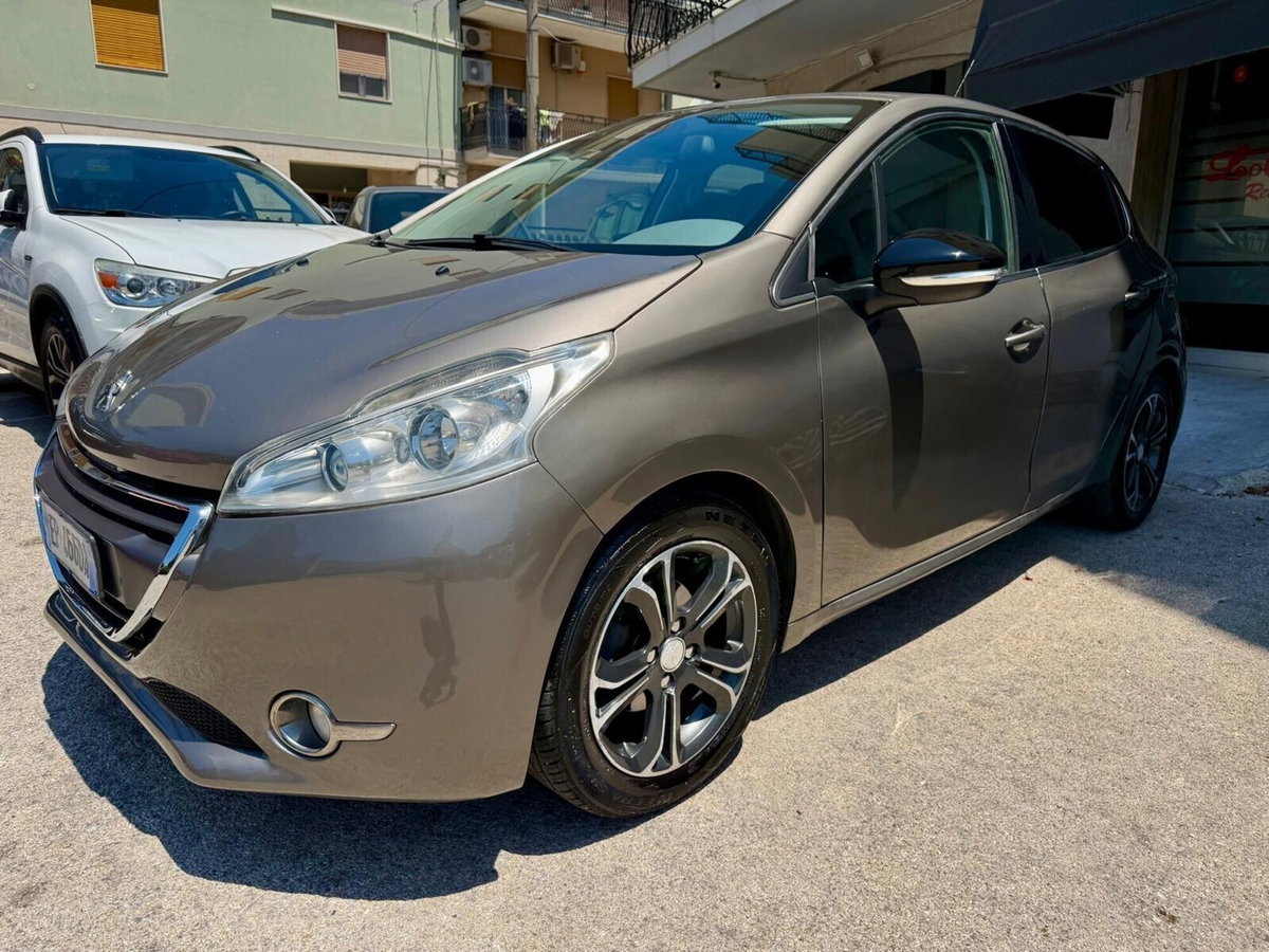 Peugeot 208 VTi 82 CV 5 porte Allure (2)