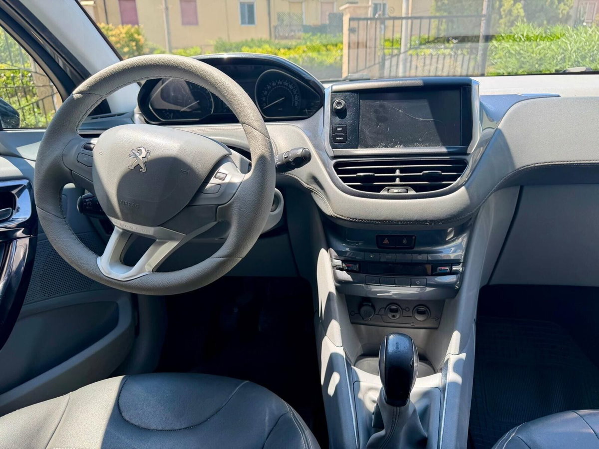 Peugeot 208 VTi 82 CV 5 porte Allure (8)