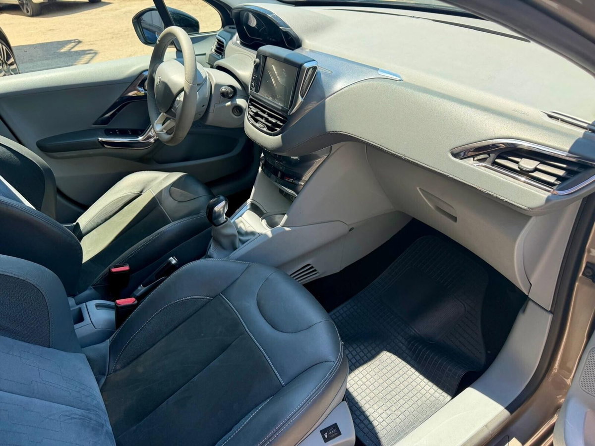 Peugeot 208 VTi 82 CV 5 porte Allure (9)