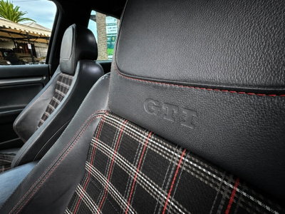 Volkswagen Golf 2.0 16V TFSI 3p. DSG GTI Edition 30 (18)