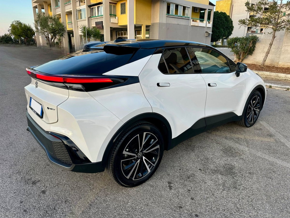 Toyota Toyota C-HR 1.8 hv Lounge fwd e-cvt (4)
