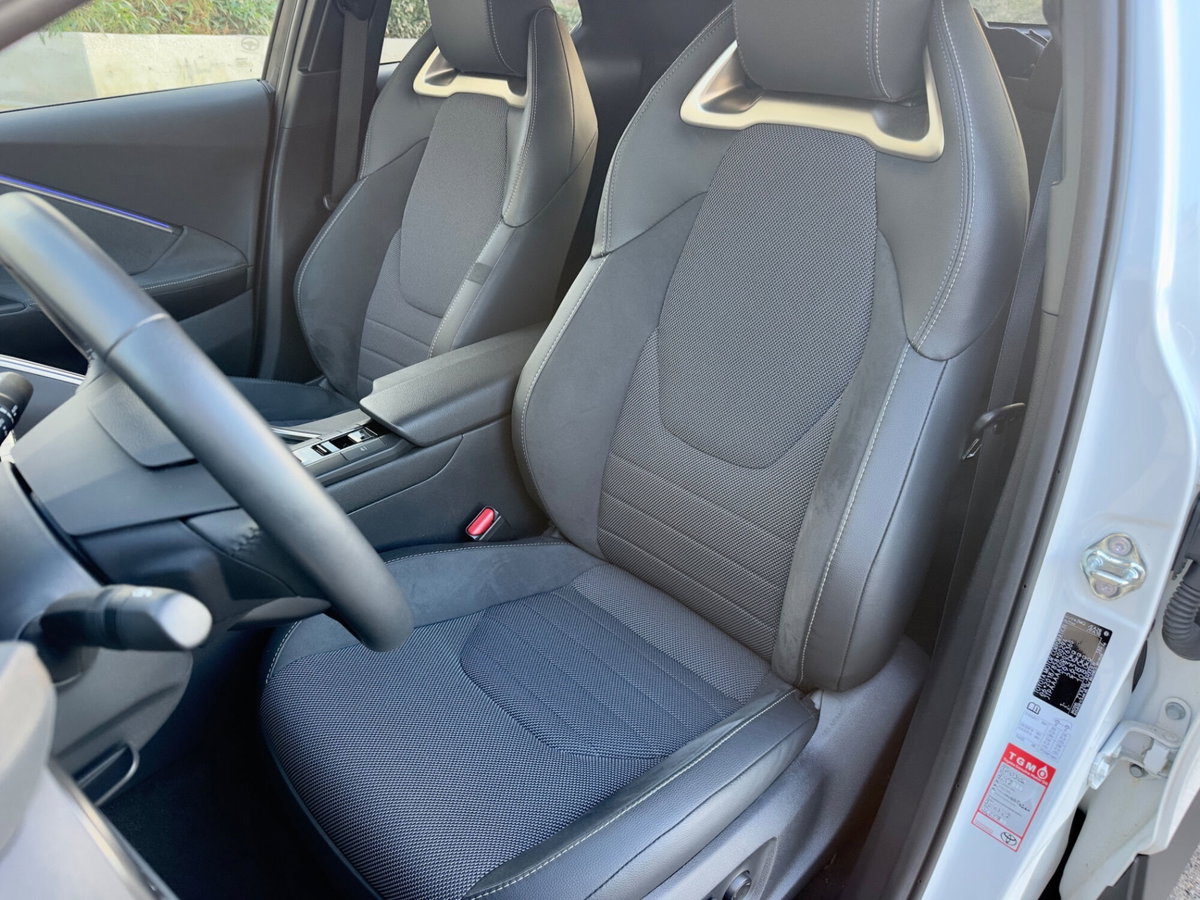 Toyota Toyota C-HR 1.8 hv Lounge fwd e-cvt (8)