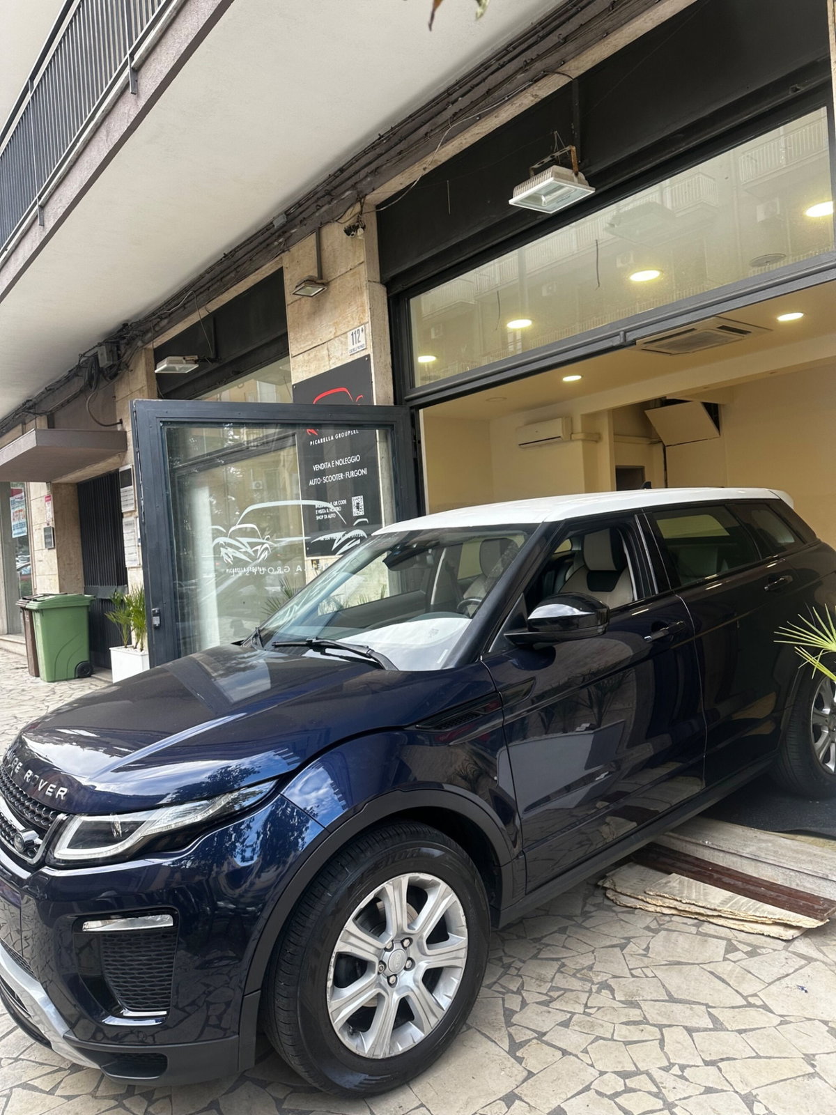 Land Rover Range Rover Evoque 2.0 TD4 150 CV 5p. Pure (4)
