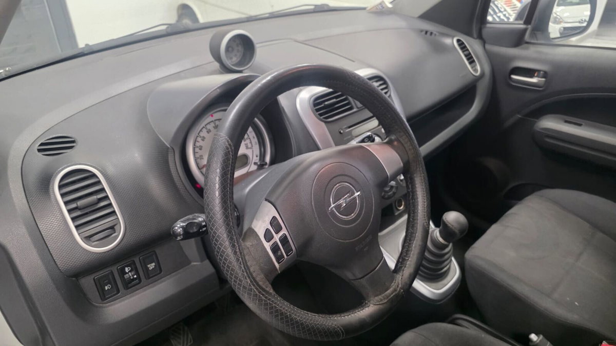 Opel Agila 1.2 16V 86CV Enjoy (11)