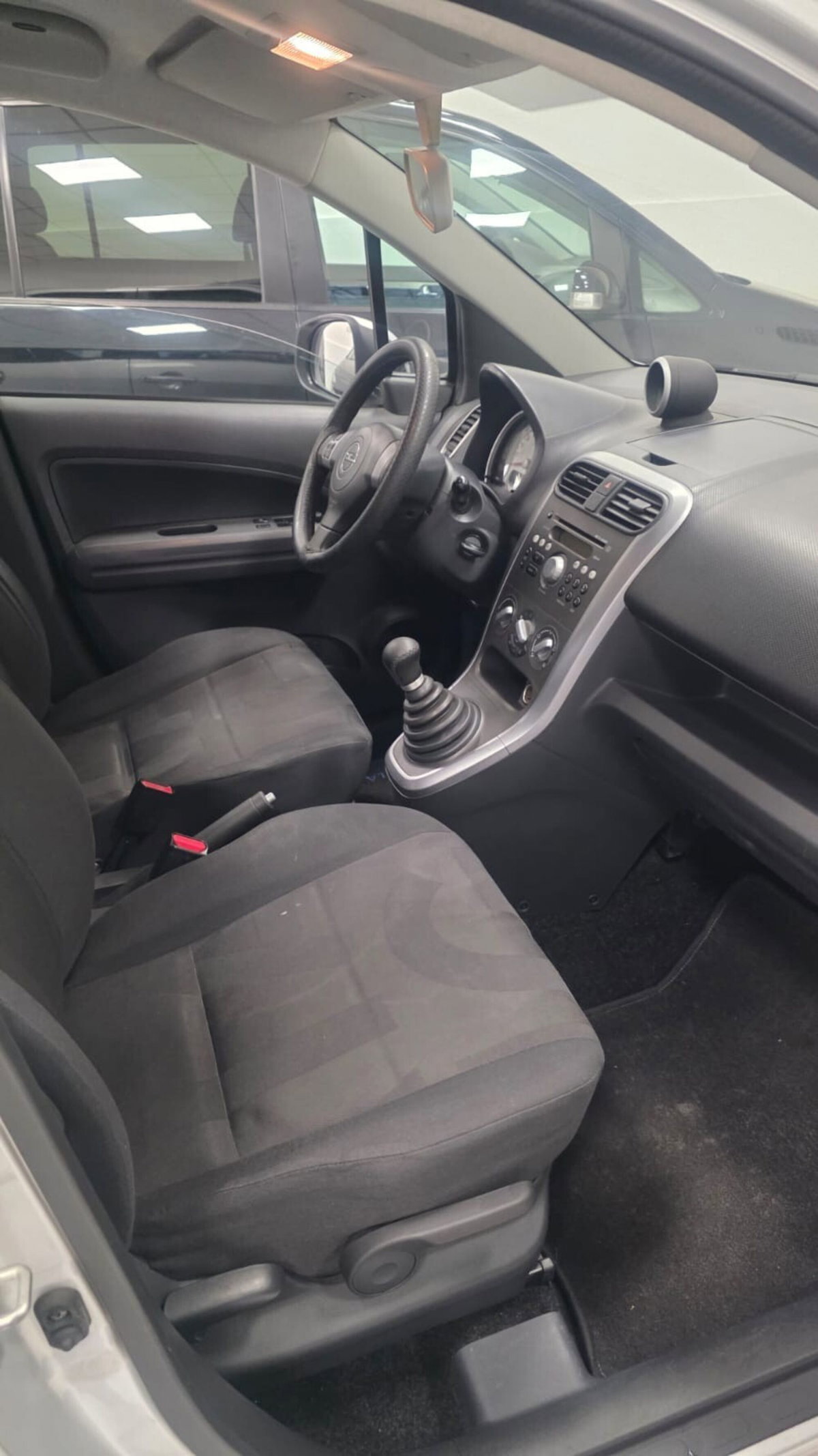 Opel Agila 1.2 16V 86CV Enjoy (12)