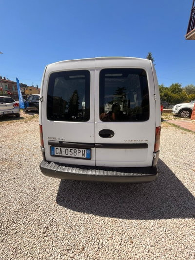 Opel Combo 1.7 DI 4p. Combi (10)