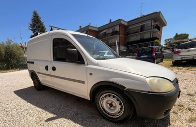 Opel Combo 1.7 DI 4p. Combi (2)