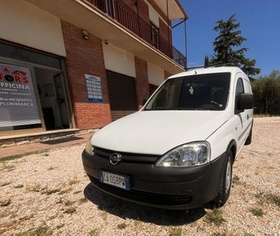 Opel Combo 1.7 DI 4p. Combi (4)