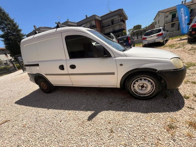 Opel Combo 1.7 DI 4p. Combi (9)