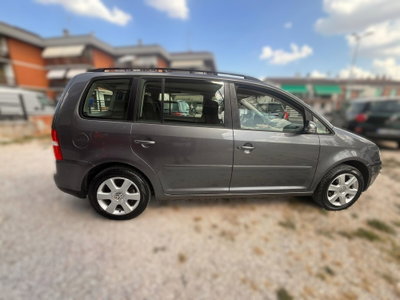Volkswagen Touran TDI 105CV Highline (16)
