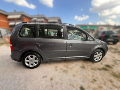 Volkswagen Touran TDI 105CV Highline (2)