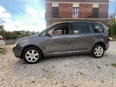 Volkswagen Touran TDI 105CV Highline (8)