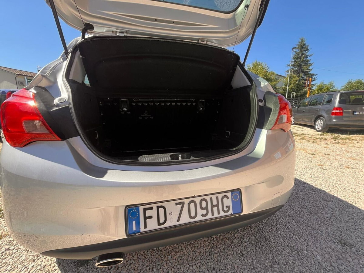 Opel Corsa Coupé 1.3 CDTI b-Color (8)