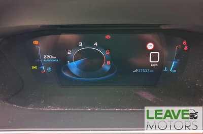 Peugeot 2008 BlueHDi 100 S&S GT Line (9)