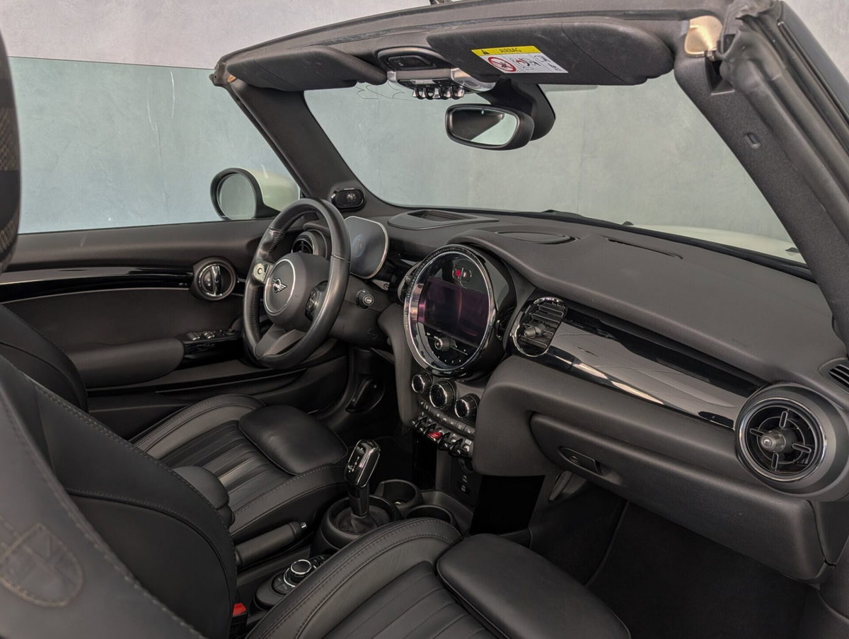 MINI Mini Cabrio 1.5 Cooper Essential Cabrio (9)