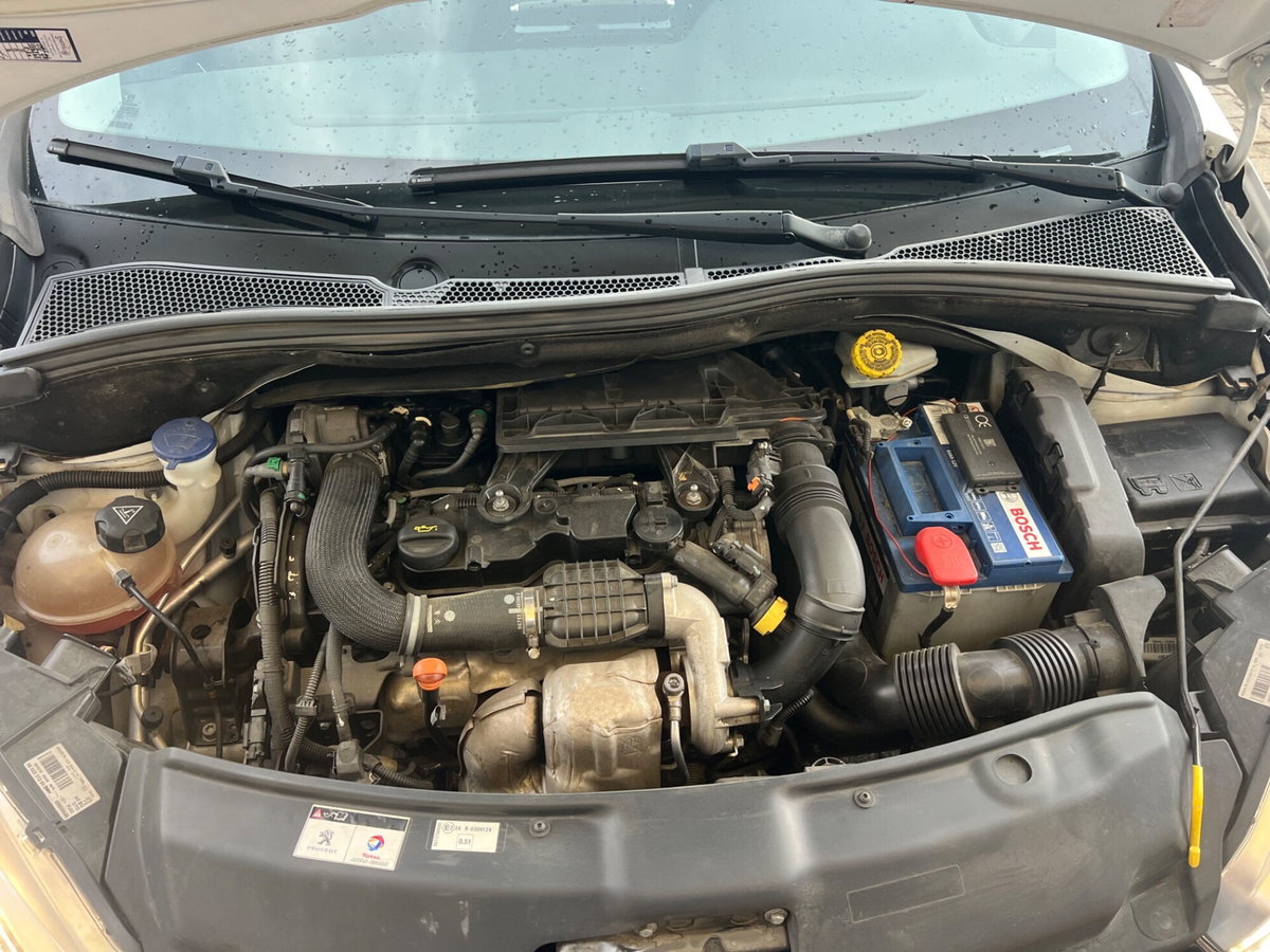 Peugeot 208 HDi 68 CV 5 porte Allure (10)