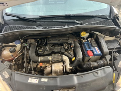 Peugeot 208 HDi 68 CV 5 porte Allure (10)