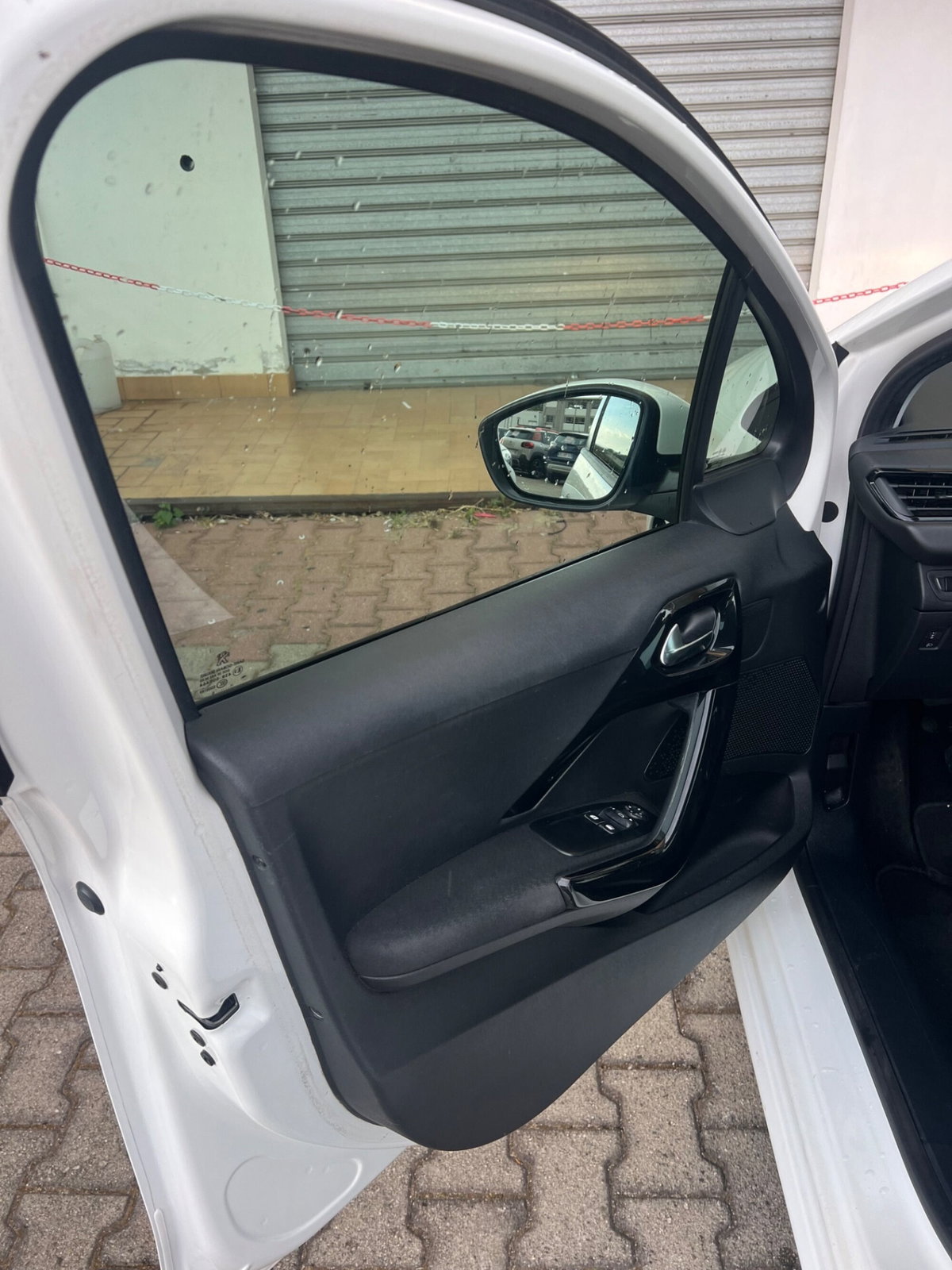 Peugeot 208 HDi 68 CV 5 porte Allure (11)