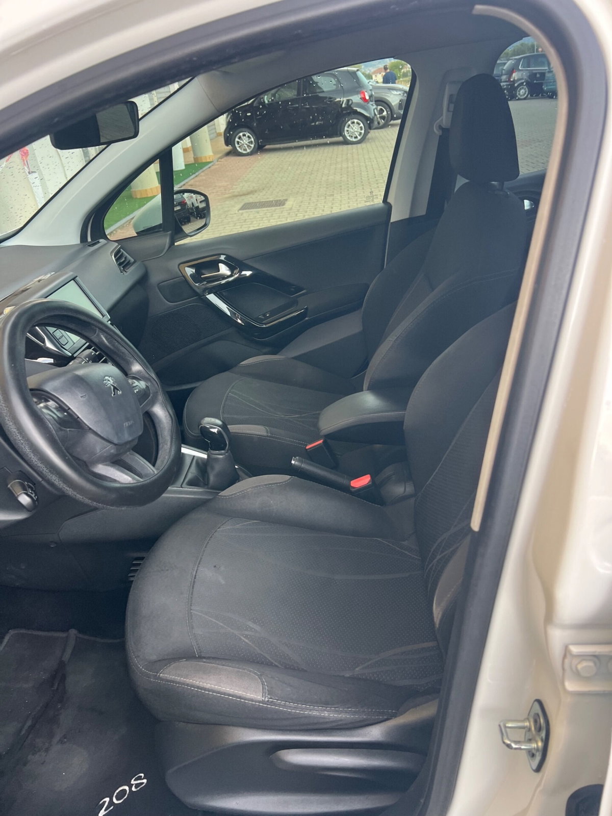 Peugeot 208 HDi 68 CV 5 porte Allure (12)