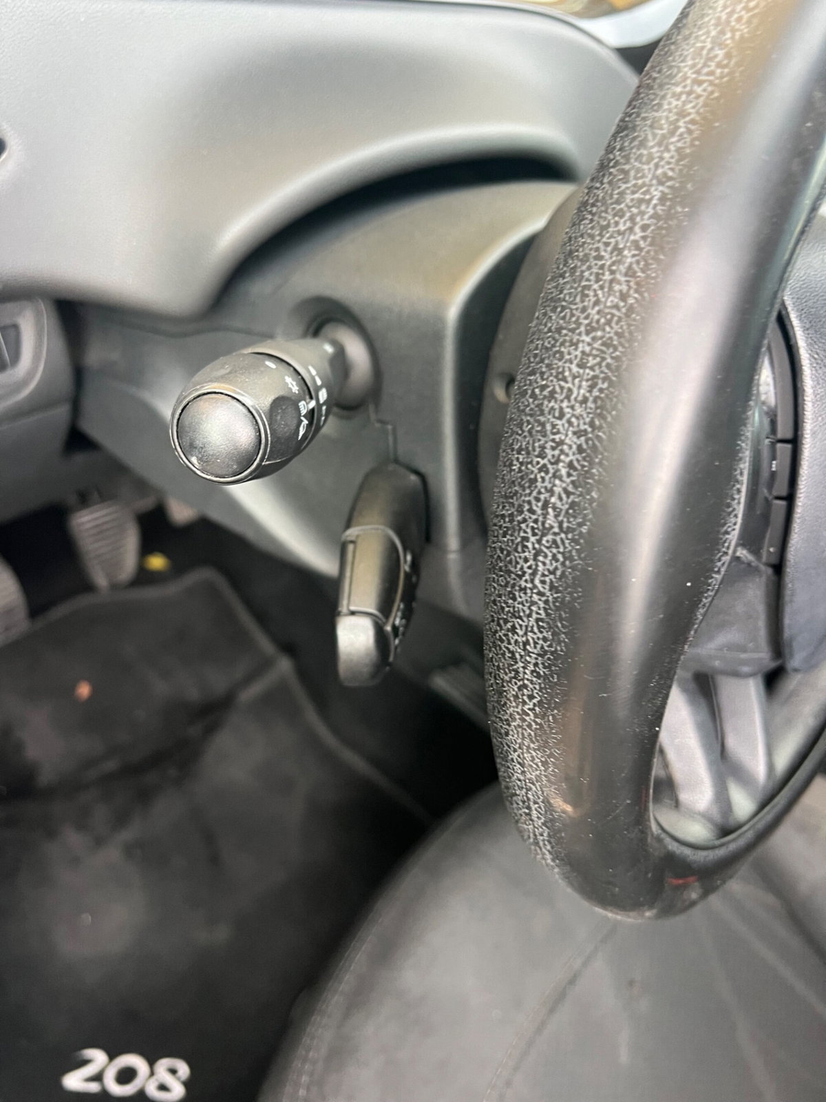 Peugeot 208 HDi 68 CV 5 porte Allure (13)