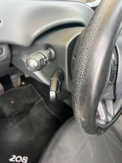 Peugeot 208 HDi 68 CV 5 porte Allure (13)