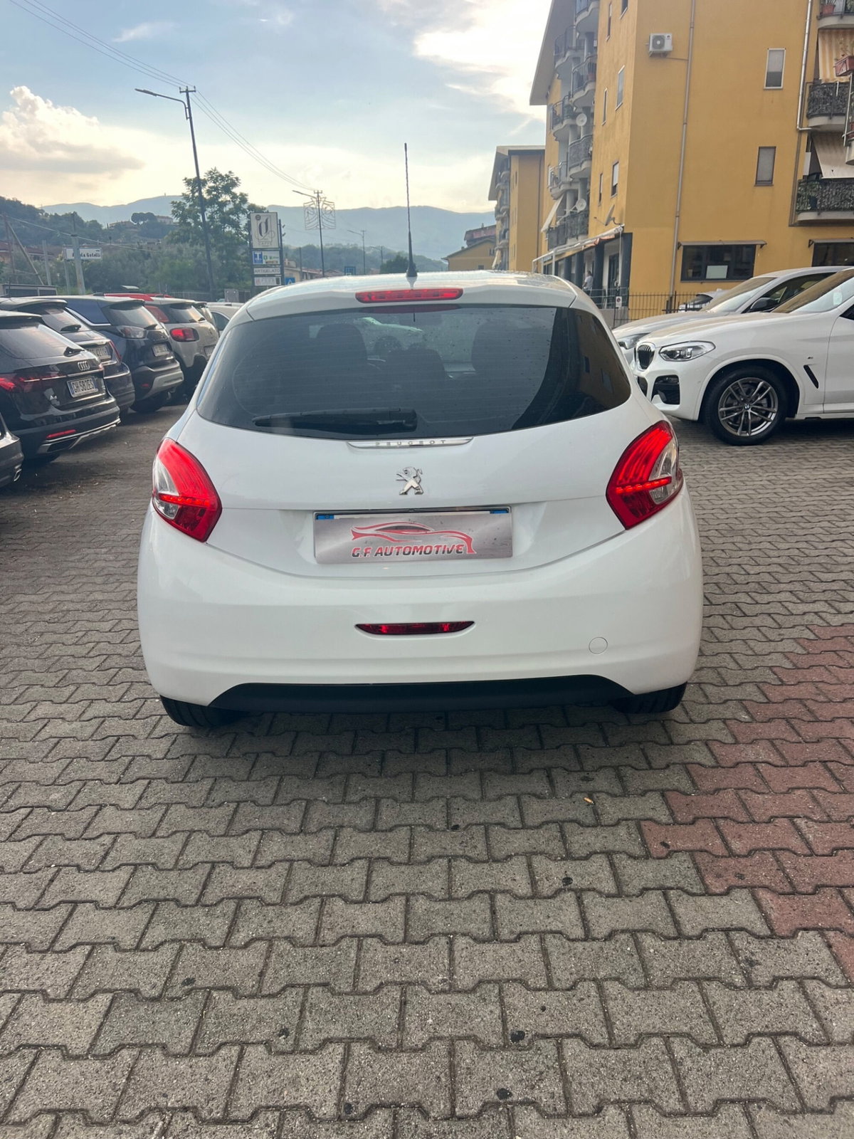 Peugeot 208 HDi 68 CV 5 porte Allure (2)